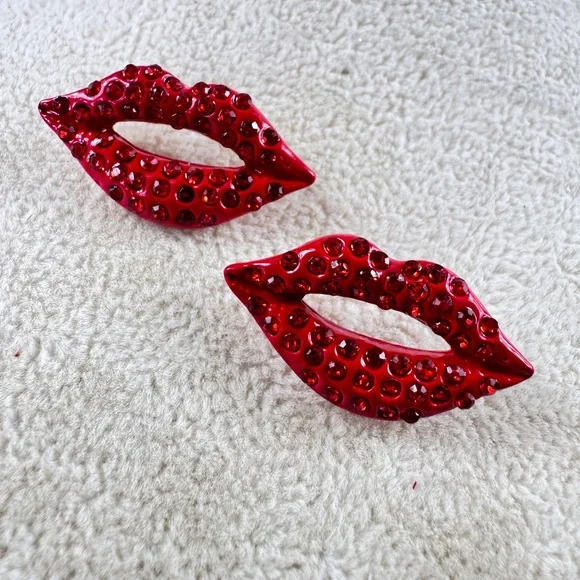 Red Lip-Shaped Rhinestone Stud Earrings - Picture 2 of 10
